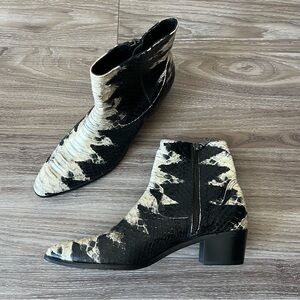 Modern Vice Women's Black & Cream Snakeskin Ankle Boots - Fashion Zip Booties